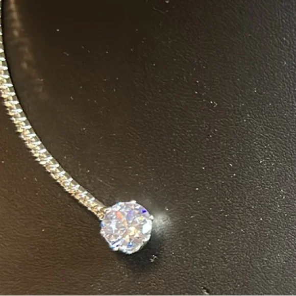 Elegant Silver Necklace with Crystal Accents - Picture 8 of 8